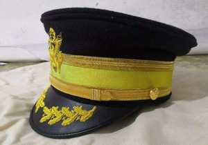 Gorra de Servicio Personalizada con Visera Ancha, Color Negro, con Insignia Bordada a Mano, 100% Algodón, Unisex - Product Image 6