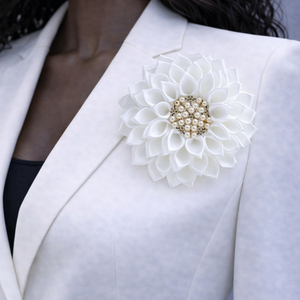 Broche de pata de gallo blanco Sigma Gamma Rho, elegante pin de solapa de moda, joyería decorativa, accesorio llamativo, venta al por mayor personalizada - Product Image 2