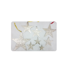 Ensemble d'anges suspendus en métal texturé, faits à la main, décoratifs, en plusieurs tailles, avec rubans, pour la décoration des événements de Noël - Product Image 4