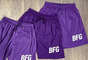 Shorts décontractés pour hommes en polyester satiné, couleur unie, tricotés, écologiques, séchage rapide, taille mi-haute, avec cordon de serrage, pour le sport, rouge et noir - Product Image 5