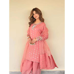 Ropa de Diseñador India y Pakistaní, Hermoso Top con Falda y Dupatta para Fiestas - Product Image 3