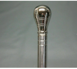 Canne décorative en acier inoxydable plaqué argent, style artisanal, avec poignée en métal poli, pour la décoration intérieure - Product Image 1