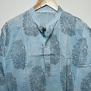 เสื้อคุร์ต้าแขนยาวสีฟ้าอ่อนผ้าฝ้าย 100% เนื้อนุ่มพิเศษสำหรับผู้ชาย |   ชุดคุรตะพิมพ์ลายดอกไม้ด้วยมือ งานพรีเมียมสำหรับงานเทศกาล สไตล์ชาติพันธุ์ - Product Image 2