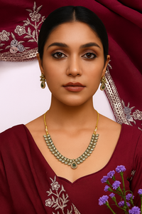 Conjunto de Collar y Pendientes Kundan de Latón Chapado en Oro para Novias Indias, con Piedras Naturales y Diseño de Plantas, para Bodas - Product Image 1