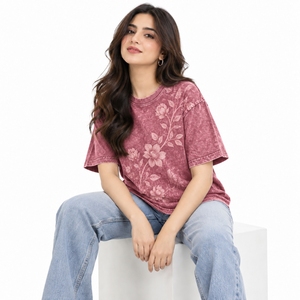 Camisetas versátiles de corte relajado para mujer, con lavado ácido, diseñadas para la moda moderna y el uso diario cómodo. - Product Image 4