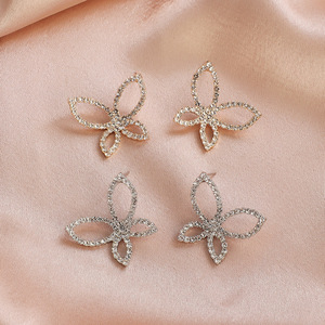 Boucles d'oreilles papillon scintillantes XH pour femmes, clous d'oreilles papillon ajourés, entièrement ornés de strass et de cristaux, bijoux de mode, cadeau - Product Image 3
