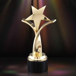 Coupe de trophée dorée élégante pour les champions. Artisanat de haut niveau disponible à des prix de gros. - Product Image 6