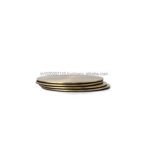 Posavasos de metal con acabado de cobre con diseño en relieve floral perfecto para mesas de bar de comedor de cocina tradicional étnica - Product Image 4
