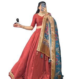 Blusa lisa de seda Chinon de diseñador con encaje Ropa india y pakistaní Incluye Dupatta Lehenga Choli - Product Image 1