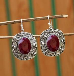 Boucles d'oreilles pendantes de luxe en rubis rouge naturel, en argent sterling 925, faites à la main, ovales, vintage, avec pierres précieuses, pour usage quotidien, vente en gros - Product Image 1