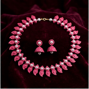 KOTTRAVAI - Juego de Collar y Pendientes de Hoja de Perla Rosa Ecológicos, Chapados en Rodio, Joyería Nupcial de Latón, Boda y Compromiso en Tamil Nadu - Product Image 5