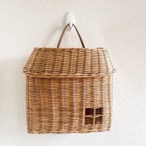 Sac enfant mignon en forme de maison, panier à poignée en rotin tressé de haute qualité, paniers pour enfants à prix abordable - Product Image 1