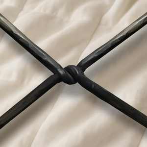 Lit en fer forgé de luxe contemporain 2026, conçu à la main avec un motif géométrique en croix, mobilier de chambre en métal robuste - Product Image 3