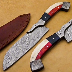 Couteau de chasse et de survie artisanal en acier Damas forgé, lame fixe, avec manche en bois de qualité supérieure. - Product Image 1
