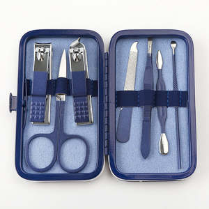 Juego de Manicura y Pedicura de Acero Inoxidable de Alta Calidad, Ergonómico, de Grado Profesional, Clase II, con Estuche de Viaje Multipezas y Fuente de Alimentación Manual - Product Image 1