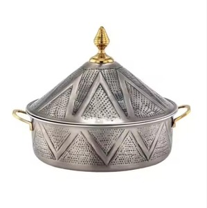 Olla Metálica Clásica para Servir Comida, Diseño Tradicional, Aislada, Categoría Cocina - Product Image 3