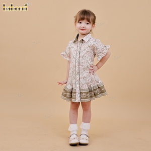 ชุดเดรสทรงเอลายดอกไม้สำหรับเด็ก ผ้าฝ้าย 100% ตกแต่งด้วยมือแบบสม็อค เป็นมิตรกับสิ่งแวดล้อม ODM - DR4535 - Product Image 3