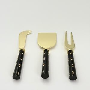 Cuchillo y Tenedor para Queso de Acero Inoxidable de Primera Calidad con Mango Largo de Resina y Recubrimiento PVD Dorado, Ecológico, Moderno y de Lujo para Bodas - Product Image 4