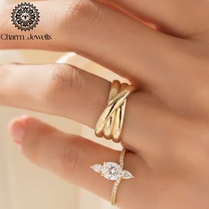 Bague de fiançailles en or jaune géométrique avec moissanite, design minimaliste, unisexe, à porter au quotidien, certifiée IGI - Product Image 4