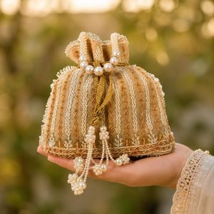 Sac de soirée brodé à la main avec poignée dorée et perlée, sac Potli fait main - Product Image 3