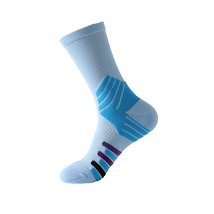 Chaussettes de sport personnalisées en Spandex/Polyester pour l'automne, montantes jusqu'au genou, écologiques, à séchage rapide et respirantes, pour équipes de basketball, vente en gros - Product Image 2