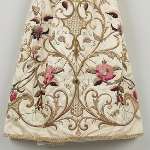 Robe de clergé en soie brodée à la main, ornée de fils d'or, vêtement liturgique traditionnel d'église, robe cérémonielle florale - Product Image 4