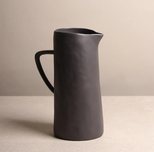 Superbe carafe en résine faite à la main avec poignée, écologique, pour servir l'eau sur table, à prix abordable - Product Image 1