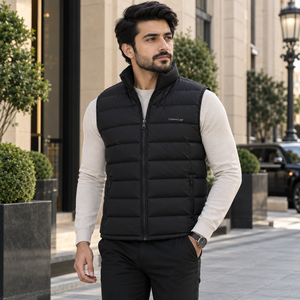 Chaleco de plumón para hombre con aislamiento ligero, protección térmica, tejido exterior duradero, ajuste cómodo y diseño sin mangas. - Product Image 1