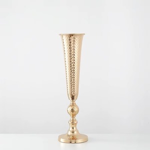แจกันดอกไม้ทรงแตรโลหะสีทองสำหรับตกแต่งงานแต่งงาน - Product Image 3