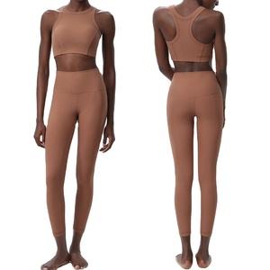 Conjunto de pantalones cortos deportivos para levantamiento de glúteos para mujer, mallas deportivas elásticas transpirables de secado rápido, traje de Yoga con espalda hermosa OEM - Product Image 1