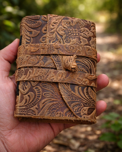 Diario de Viaje Personalizable y Portátil para Hombres y Mujeres, Cubierta de Cuero Vintage, Encuadernación Cosida, Regalo para Uso en el Campo - Product Image 1