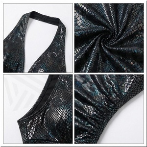 Ensemble de yoga 2 pièces imprimé papillon bleu avec finition dorée, body à col en V profond et jupe portefeuille longueur genou - Product Image 4