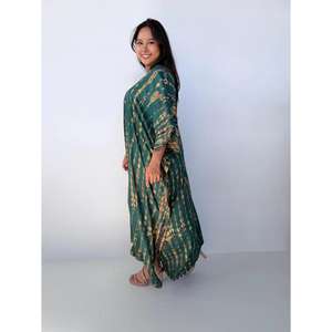 Robe longue kaftan tie-dye pour femme, coupe ample et oversize, lavable, vêtement de plage et de détente, teinte à la main - Product Image 2