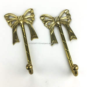 Ganchos decorativos de latón para pared, para interiores clásicos y tradicionales, que mejoran el almacenamiento y la exhibición con una artesanía elegante. - Product Image 3