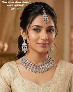 Conjunto de Collar Gargantilla de Perlas y Aleación Bañada en Oro, Pendientes y Maang Tikka, Hecho a Mano, Étnico, de Alta Calidad, Última Moda para Bodas y Fiestas - Product Image 1