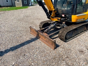 Excavadora Compacta de 1.2 Toneladas con Cucharón de Excavación de 0.12m³ para Proyectos de Construcción con Acceso Limitado - Product Image 4