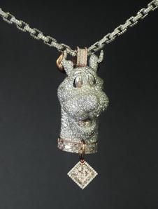 Colgante de Lujo con Forma de Animal, Moissanita, Oro Rosa de 18K, Microincrustaciones, Corte Baguette, Amuleto Temático, Regalo Unisex - Product Image 2