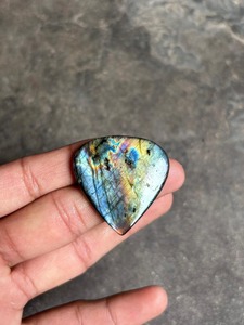 Pierre précieuse de labradorite de qualité supérieure de 51 carats |   Cabochon bleu-vert feu pour bijoux personnalisés - Product Image 3