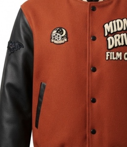 แจ็คเก็ตวาร์ซิตี้ Midnight Drive-In Film Club '26 สำหรับผู้ชาย ทำจากหนังแท้ สไตล์เบสบอล บอมเบอร์โค้ท เป็นมิตรกับสิ่งแวดล้อม ระบายอากาศได้ดี ตกแต่งด้วยแพทช์วินเทจ - Product Image 4