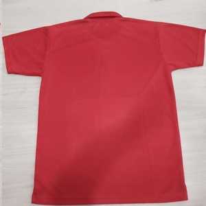 เสื้อโปโลผู้ชายแขนสั้นสีแดง ผ้าถัก สีพื้น สไตล์ลำลอง ทรงปกติ ดีไซน์กระดุม - Product Image 2