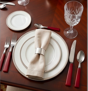 Juego de Cubiertos de Acero Inoxidable con Mango Rojo, 4 Piezas, Minimalista, Apto para Lavavajillas, para Uso en Servicios de Catering - Product Image 3