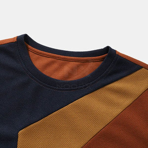 T-shirt pour homme rouge à manches régulières, col rond, imprimé sérigraphié motif abstrait, coupe oversize, en maille formelle, polyester/coton, séchage rapide - Product Image 3
