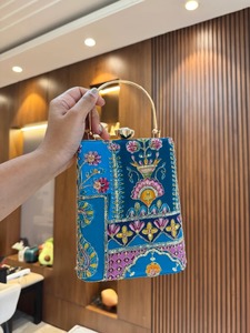 Bolso de Mano Bordado Floral Vintage Hecho a Mano, con Cierre Magnético, de Seda, para Fiestas, Bodas y Eventos Nocturnos, para Mujer - Product Image 6