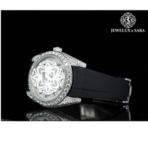 Reloj de Diamantes de Acero Inoxidable Plateado de Alta Demanda con Detalles de Cristal y Correa Metálica Duradera, Disponible para Exportación - Product Image 1