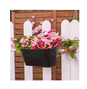 Pot à fleurs carré en fer noir pour décoration murale de jardin, idéal pour la maison et les hôtels. - Product Image 1