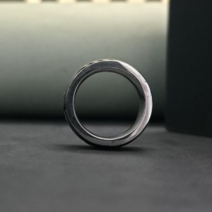 แหวนเพชรดำทรงหรูทันสมัยแบบ Eternity Setting ประดับโมอิสซาไนต์ พร้อมตัวเรือนเงินแท้ 925 เหมาะสำหรับเป็นของขวัญ - Product Image 3