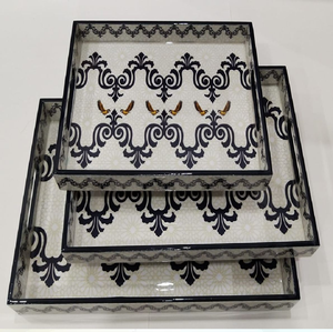 Bandeja con incrustaciones de hueso y diseño de hojas monocromáticas disponible a precios de mayorista para realzar la elegancia de la mesa y el estilo de la decoración. - Product Image 2