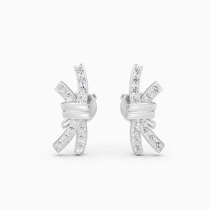 Elegantes pendientes con nudo real de diamante cultivado en laboratorio de 0.16 quilates en oro amarillo, blanco y rosa de 9 quilates. - Product Image 2