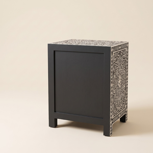 Mesa auxiliar negra con incrustaciones florales hechas a mano, que sirve como mesita de noche moderna para la decoración del dormitorio del hogar. Muebles modernos para el hogar. - Product Image 2