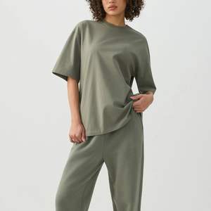 Conjunto de 2 Piezas para Mujer, Estilo Holgado, Camiseta Informal de Algodón y Pantalones Deportivos, Chándal con Logotipo Personalizado al por Mayor - Product Image 3